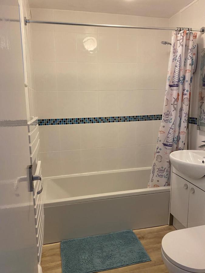 Vitamin Sea With A Sea View And Parking Lyme Regis Exterior foto